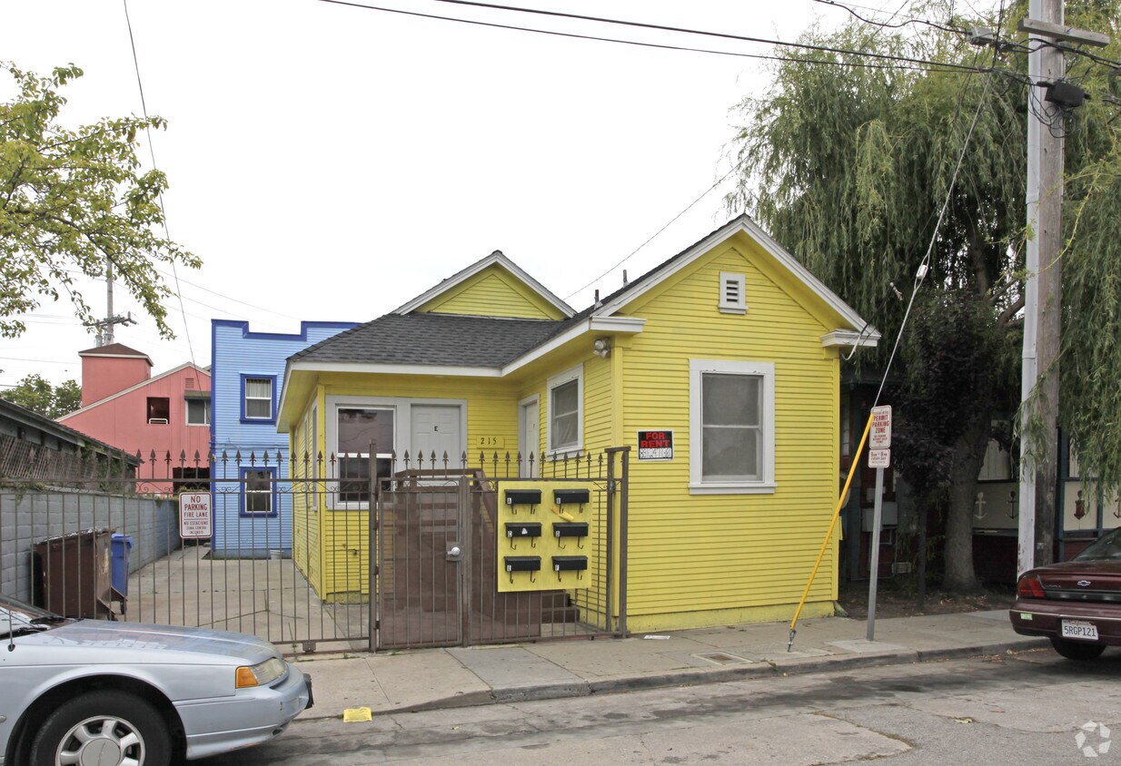 Foto principal - 215 Raymond St