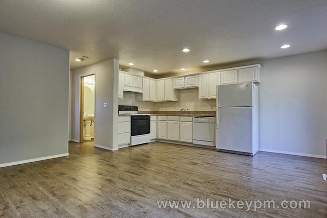 Building Photo - 3 Bed, 2.5 Baths Duplex in Camas Near LaCa...