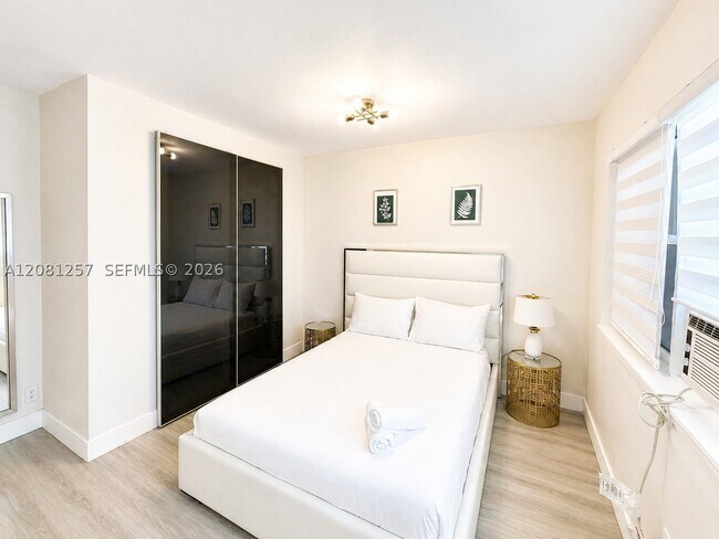 Foto del edificio - 10000 E Bay Harbor Dr