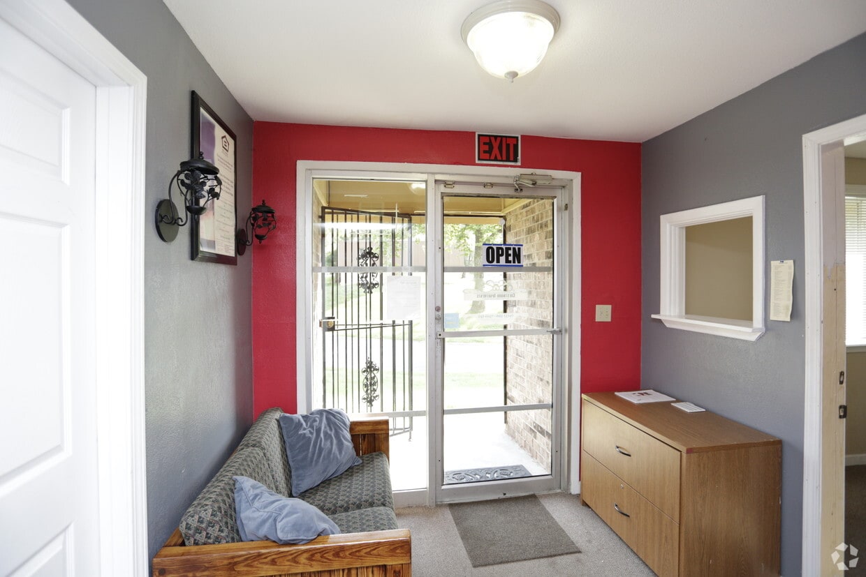 Crestwood Apartments Apartments in Kansas City, KS