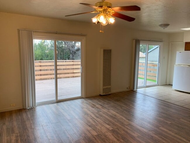 Building Photo - Cute 2 Bedroom in West Redding