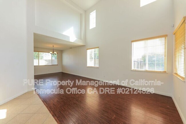 Foto del edificio - 35964 Camelot Cir