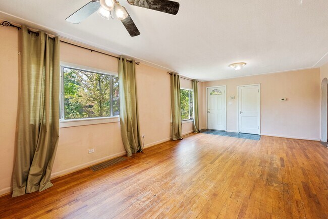 Foto del edificio - 1619 E Asbury Ave