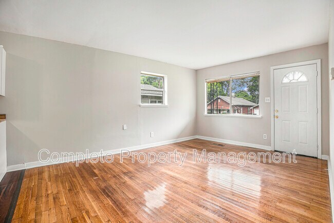 Building Photo - 3613 Maple Ave SW