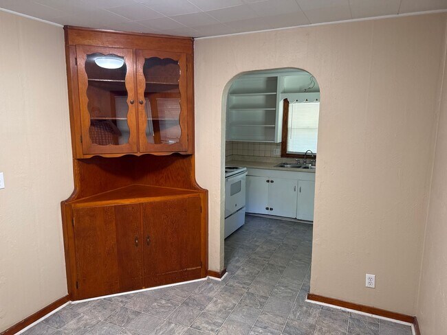 Foto del edificio - Cute 2 Bedroom Bungalow! $895