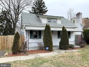 Building Photo - 38 Hazelhurst Ave