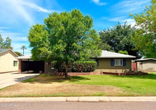 Building Photo - 3940 E Glenrosa Ave