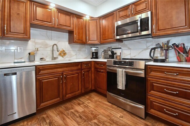 Foto del edificio - 1503 Clower Creek Dr