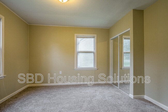 Building Photo - 1331 W 30th St S