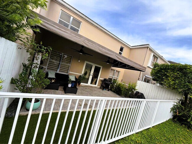 Building Photo - 5460 SW 70th Pl N