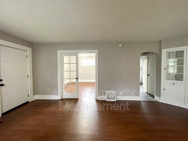 Building Photo - 2815 Plaza Dr