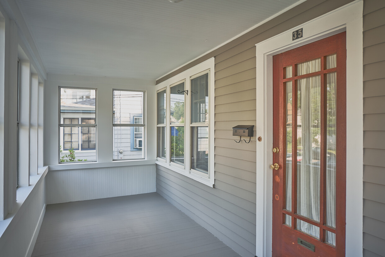 Front porch / entrance - 35 Argyle Ave