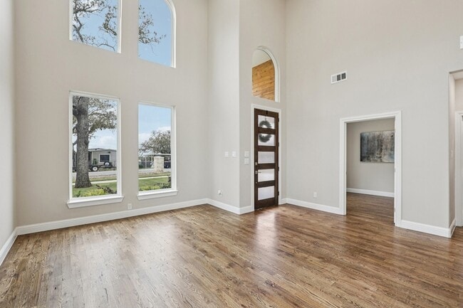 Foto del edificio - 1713 Highland Dr W