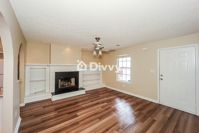 Foto del edificio - 4020 Meadow Glen Way, Fairburn, GA 30213