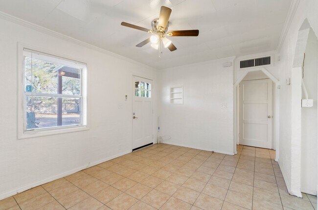 Photo - 3715 E Glenn St Apartment