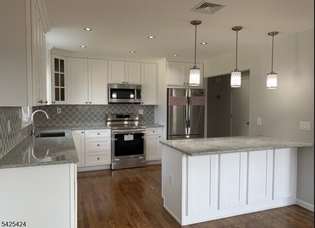 Foto del edificio - 62 Gless Ave