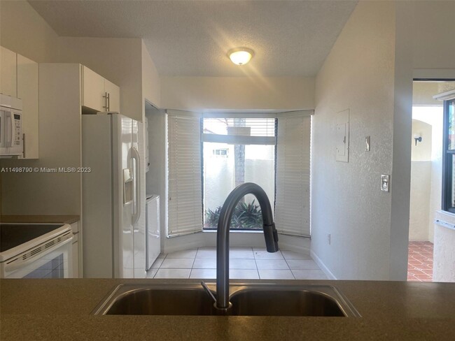 Building Photo - 1004 San Remo Cir
