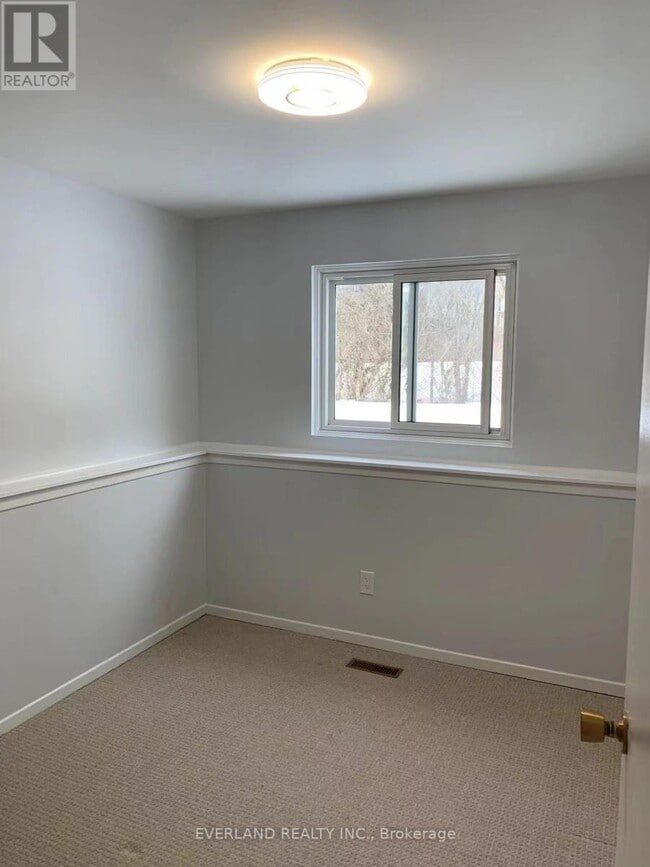 Building Photo - 28 Brooksbank Crescent