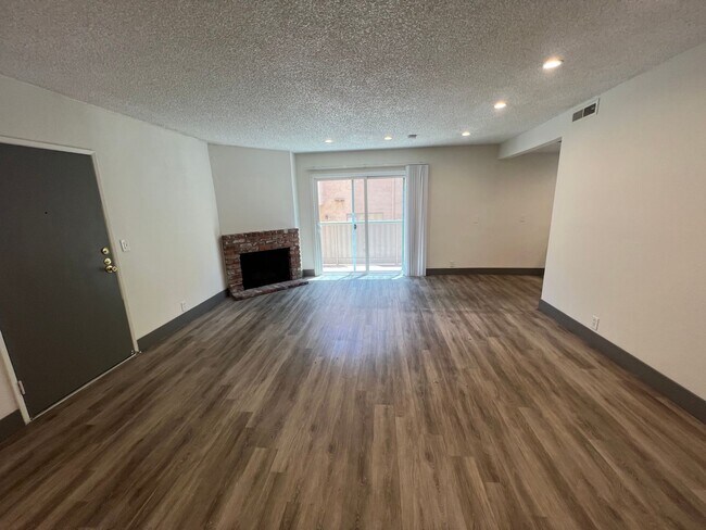 Building Photo - 1444 Centinela Ave