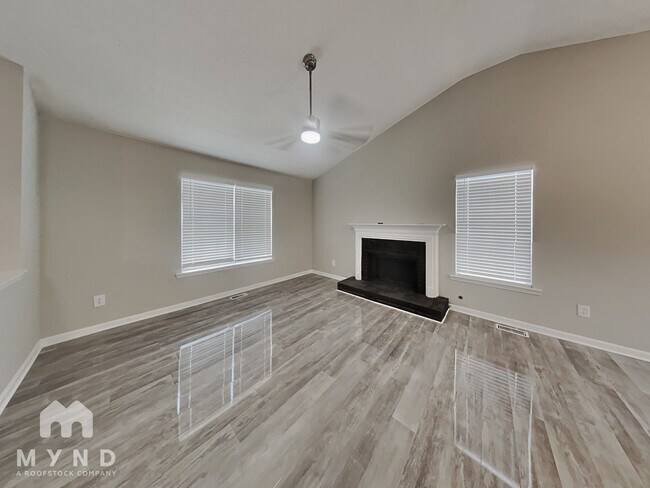 Building Photo - 3708 Oakwood Manor