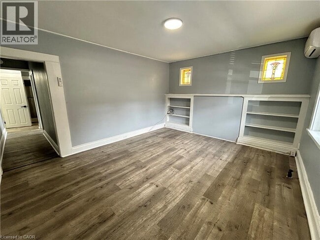 Building Photo - 831 Main St E