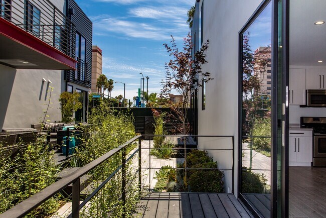 Foto del edificio - 489 Washington Blvd