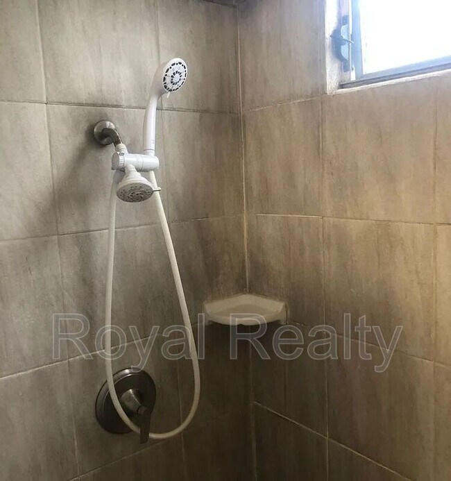 Foto del edificio - 2328 Seaview Ave