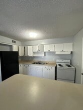 Building Photo - 712 Eaverson St