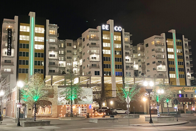 Building Photo - The Deco at Victorian Square