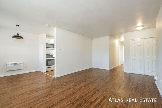 Foto del edificio - 4991 Lowell Blvd