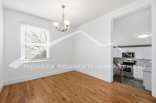 Building Photo - Spacious Home with Central AC and Washer/Dryer