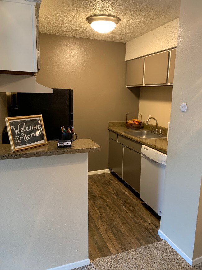 Saddle Brook Apartments in Longview, TX