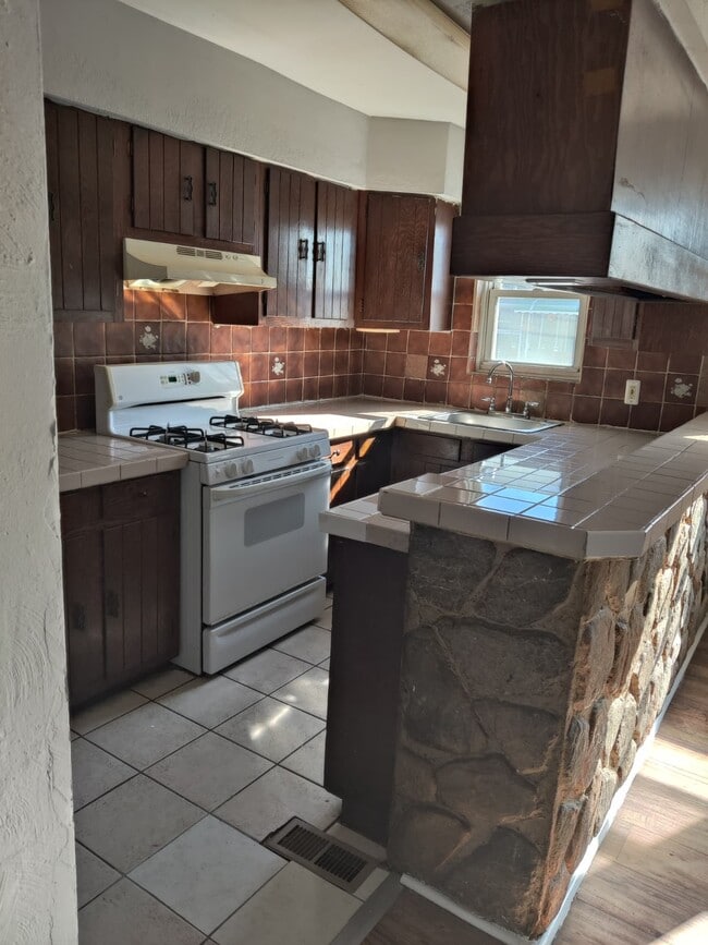 Foto del edificio - 6546 Theodore St