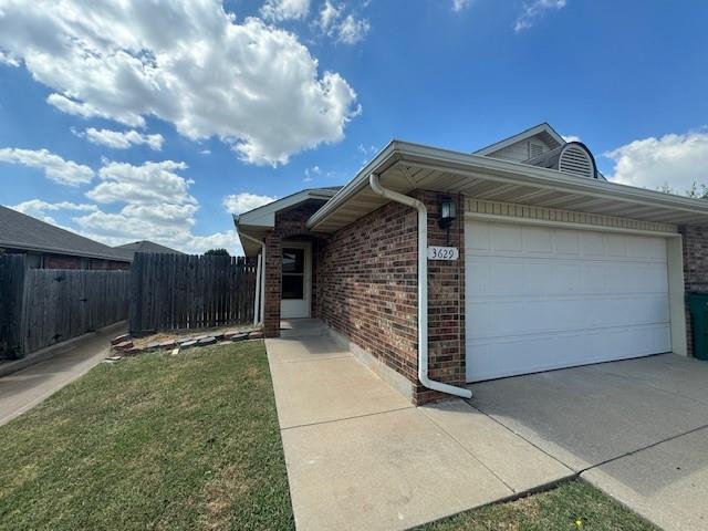 Building Photo - 3629 Vanguard Dr