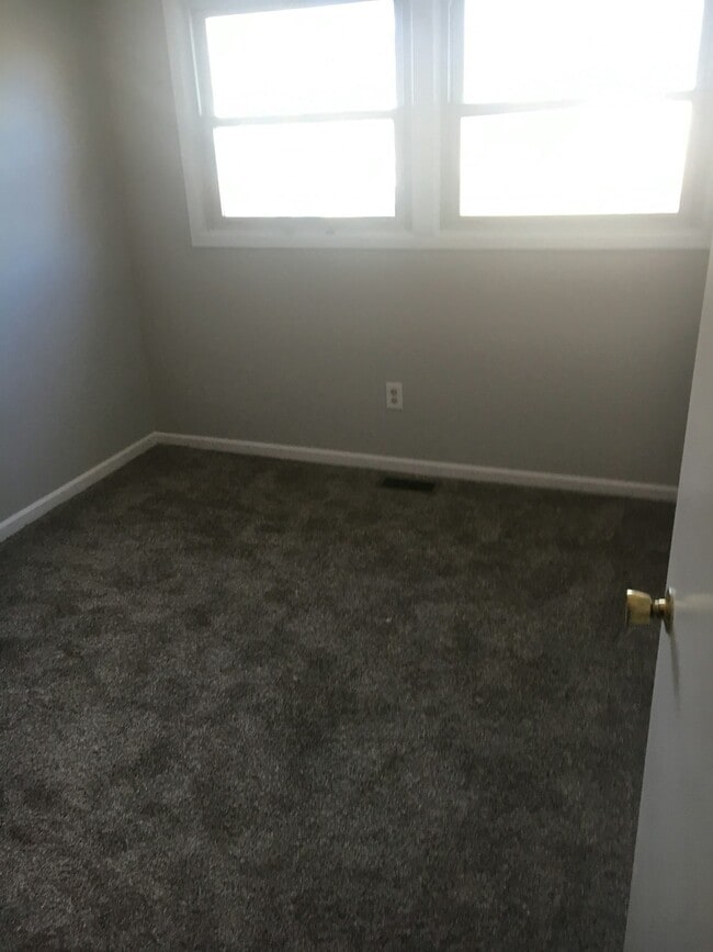 Building Photo - 21 Riverview Pl