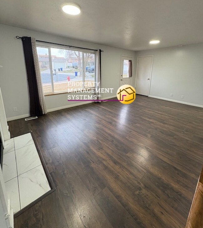 Foto del edificio - Lovely 3 Bedroom Rambler in West Jordan!