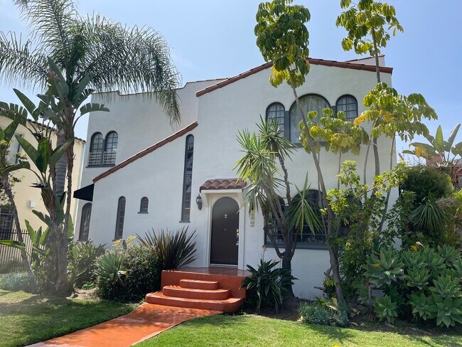 Building Photo - 1215 S Ridgeley Dr