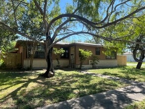 Building Photo - 637 Pennington Dr