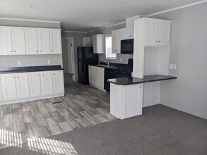 Building Photo - 300 Forrest Ave