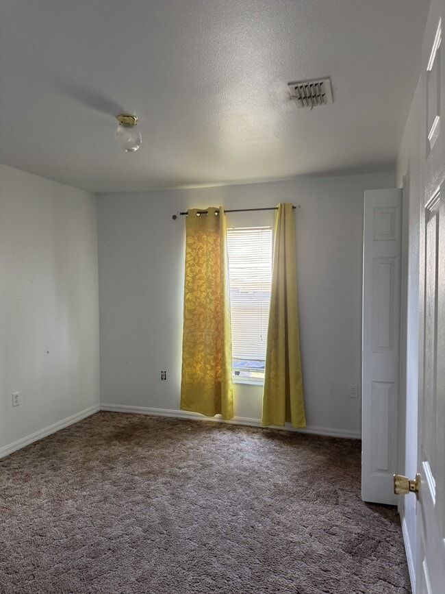 Photo - 674 Royalty Ct (Kissimmee, FL) Apartment