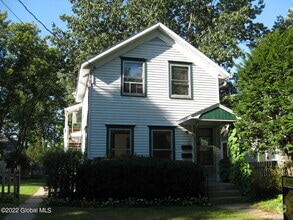 Building Photo - 5 Avery St