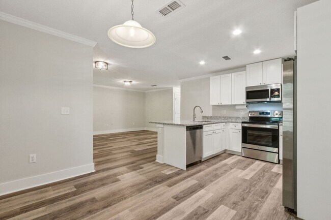 Building Photo - Live the Island Life – Move-In Ready 3 Bed...