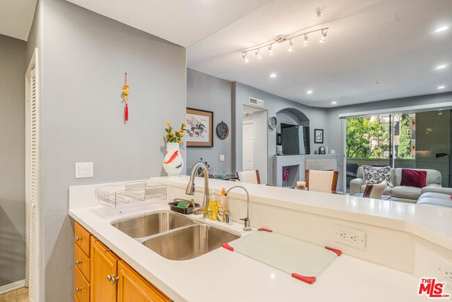 Foto del edificio - 12963 W Runway Rd