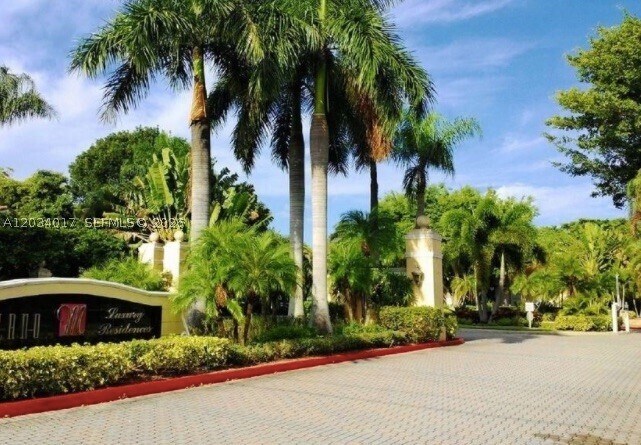 Foto del edificio - 1715 Village 107 Vlg