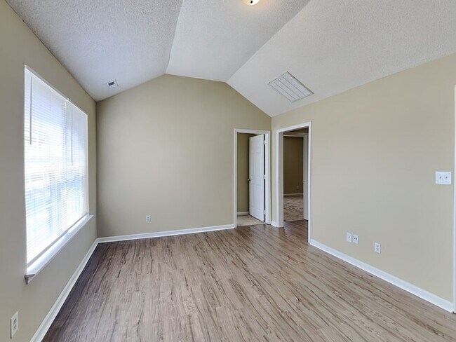 Foto del edificio - Free Rent If Move In by October 31, 2023!!