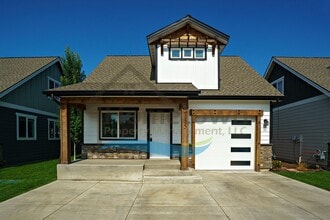 Building Photo - 735 E Alaina Ave
