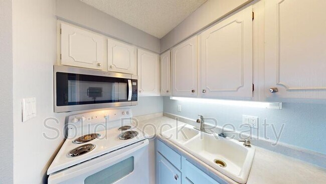 Foto del edificio - 411 Lakewood Cir