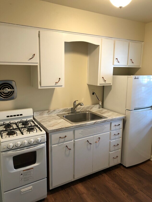 Primary Photo - 124 Meridian Ave