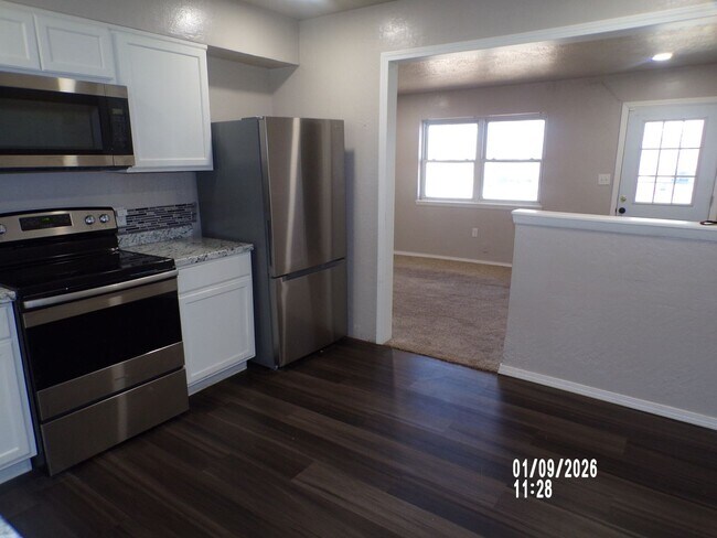 Foto del edificio - Very nice spacious home, located in the Country Club West area!