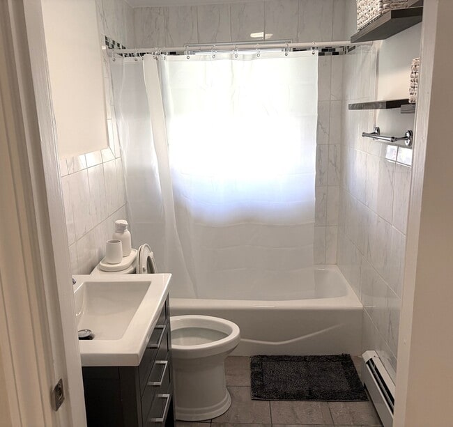 Building Photo - 52 Montvale Ave